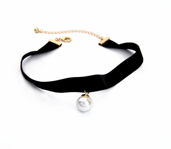 Pearl Fashioned Pendant Choker
