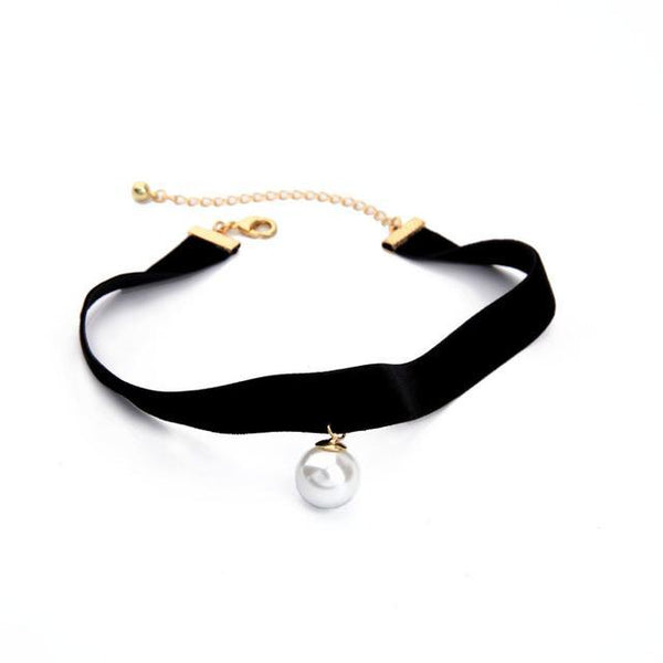 Pearl Fashioned Pendant Choker